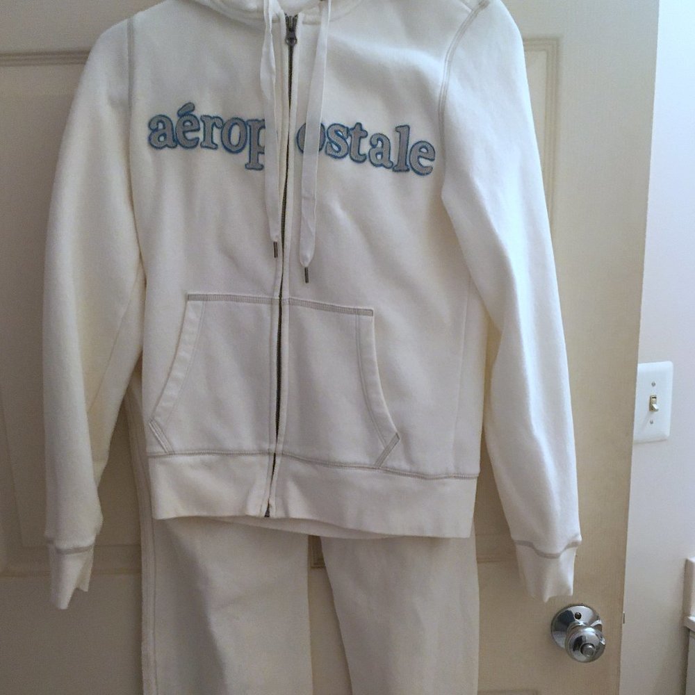 Awesome AEROPOSTALE White Hooded Sweatsuit with Logo (NWT)
